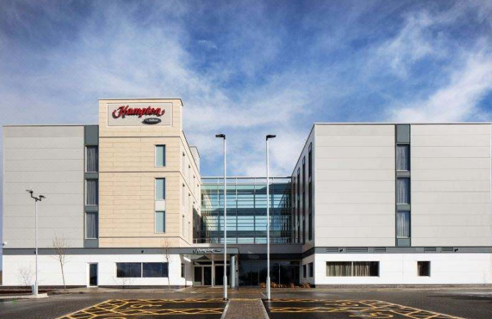 《梦之城CITY OF DREAMS在全球》系列报道之一——英国布里斯托机场希尔顿欢朋酒店